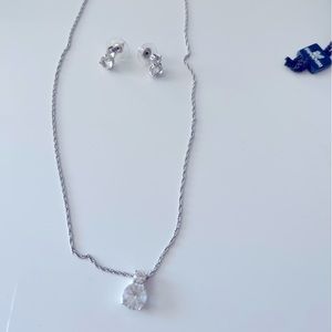 Swarovski classic crystal earrings necklace set preowned
